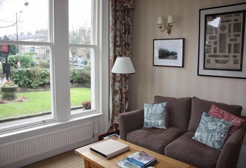 Отель Ascot House