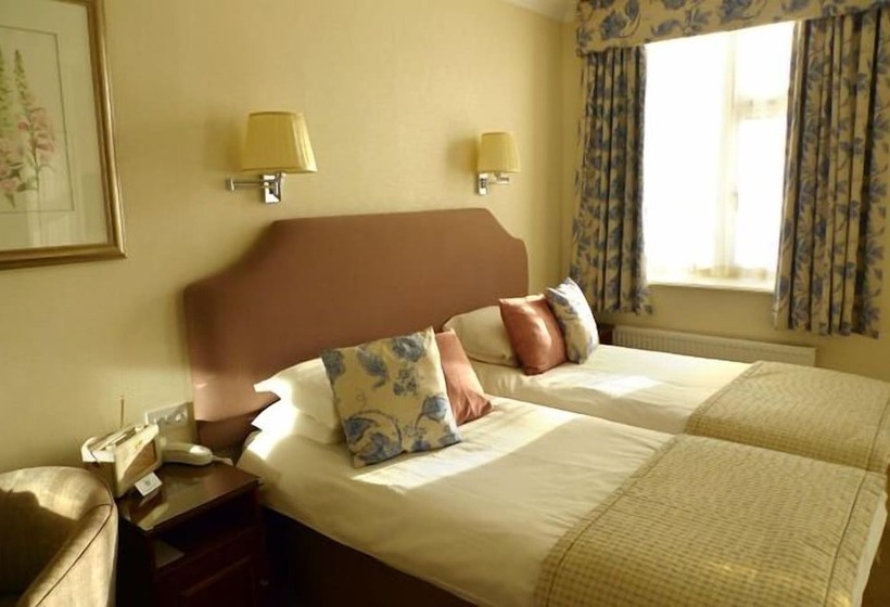 Отель Ascot House