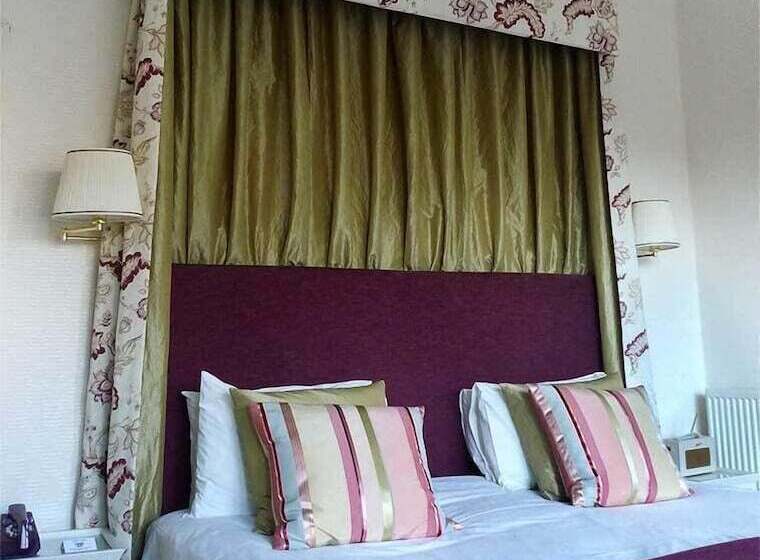 Отель Ascot House