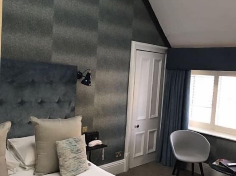 Отель Ascot House