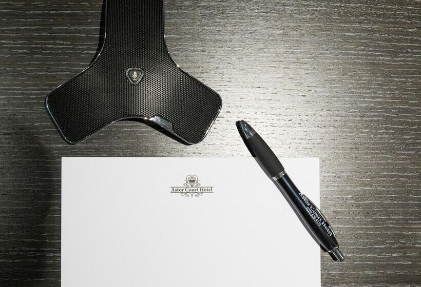 Отель Astor Court