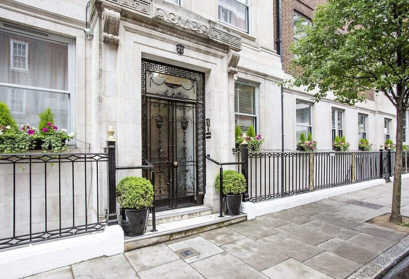 Отель Astor Court