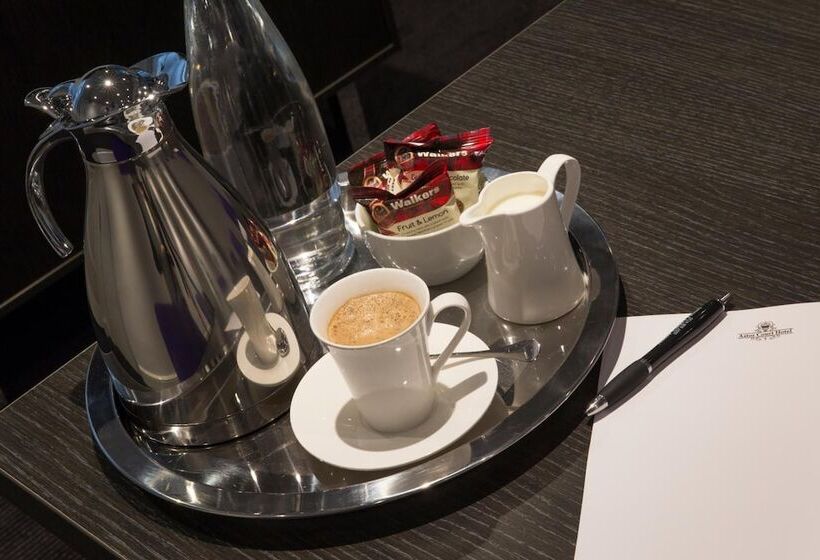 Отель Astor Court