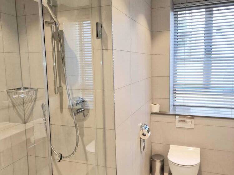 Отель Astor Court