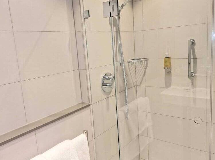 Отель Astor Court