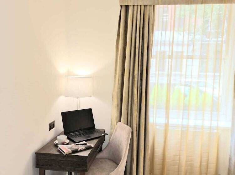 Отель Astor Court