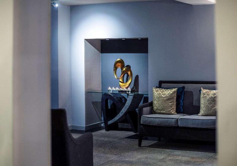 Barons Court Hotel Walsall