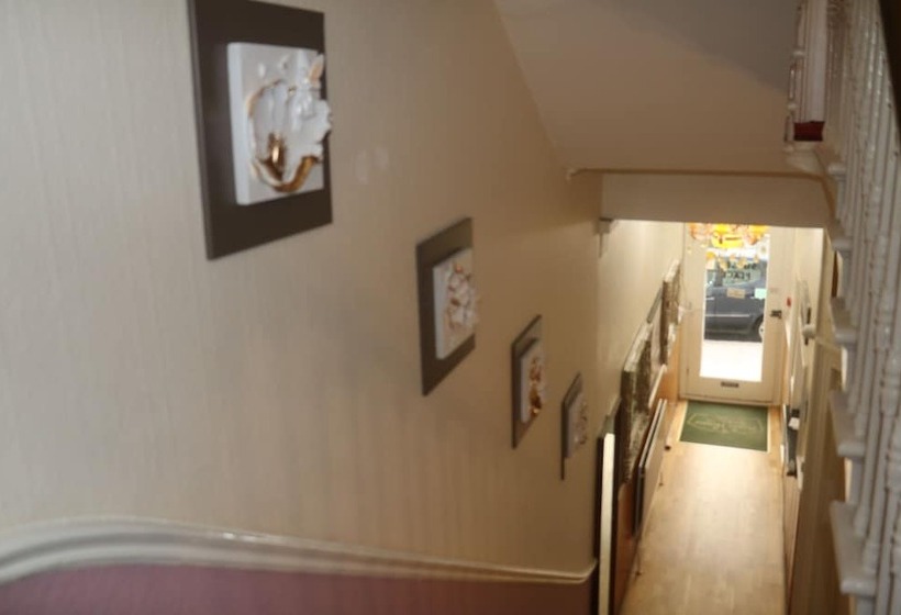 Отель Barry House