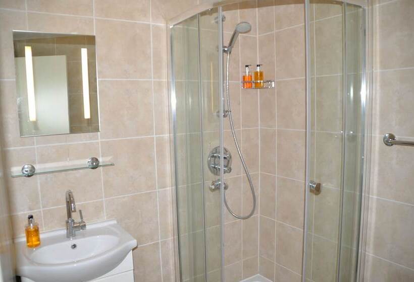 Отель Barry House