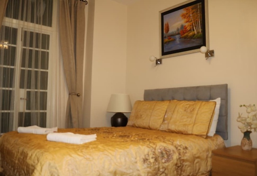 Отель Barry House