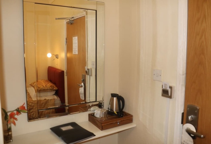 Отель Barry House