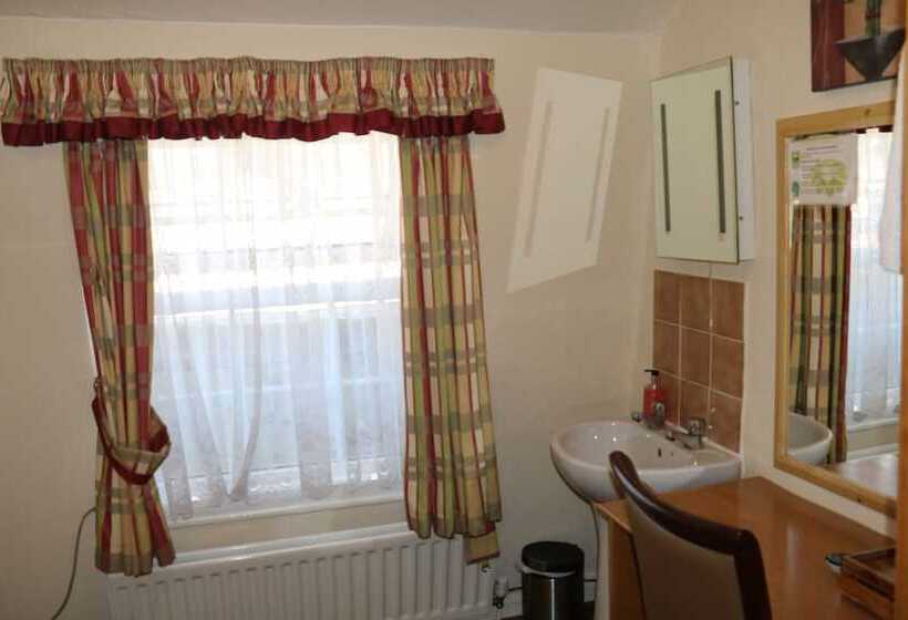 Отель Barry House