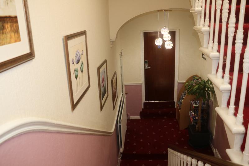 Отель Barry House