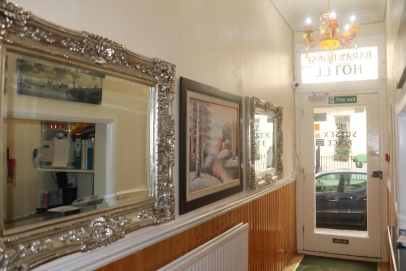 Отель Barry House