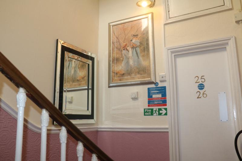 Отель Barry House