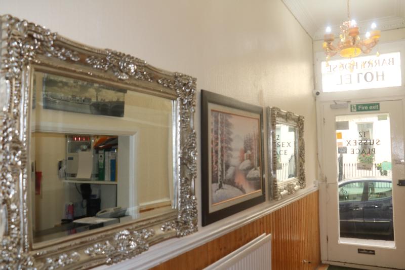 Отель Barry House