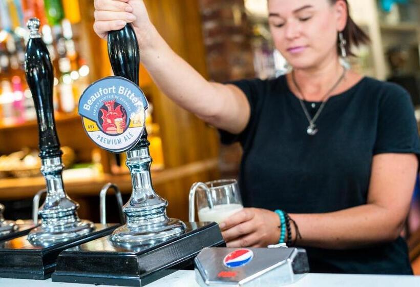 فندق Beaufort Park