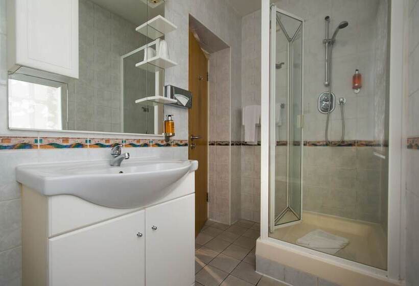 هتل Best Western Buckingham Palace Rd