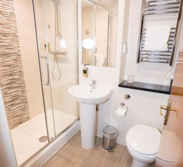 בית מלון כפרי Best Western Kings Manor