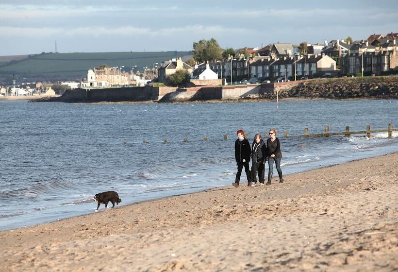 בית מלון כפרי Best Western Kings Manor