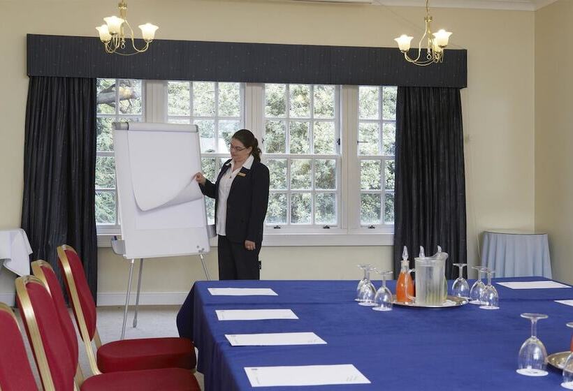 בית מלון כפרי Best Western Kings Manor