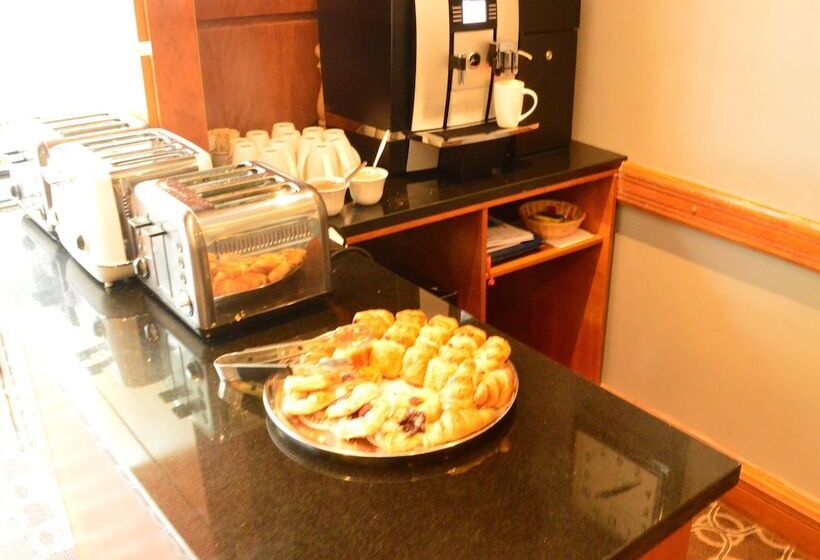 בית מלון כפרי Best Western Kings Manor