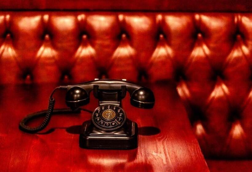 Отель Donnington Manor