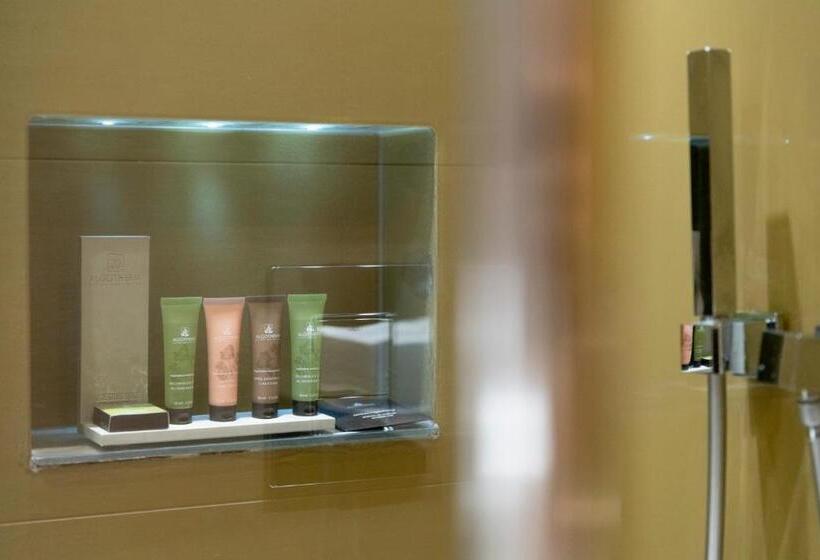 Отель Donnington Manor