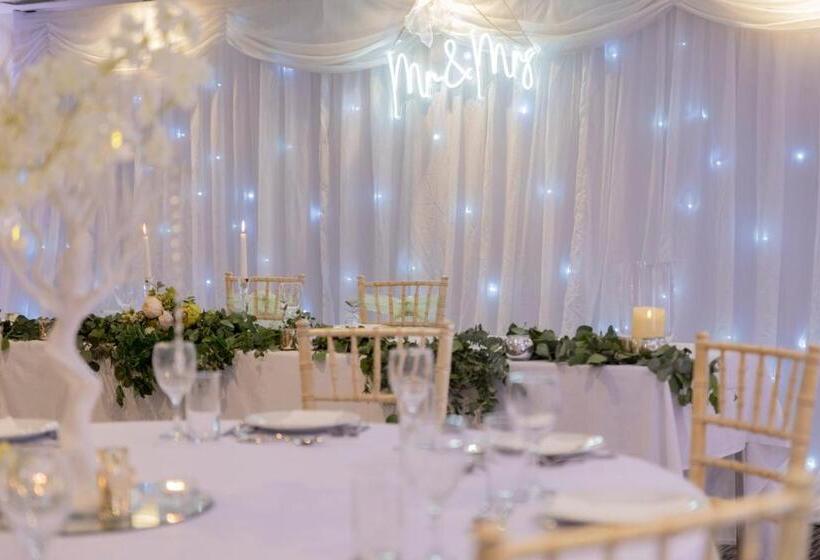 Отель Donnington Manor