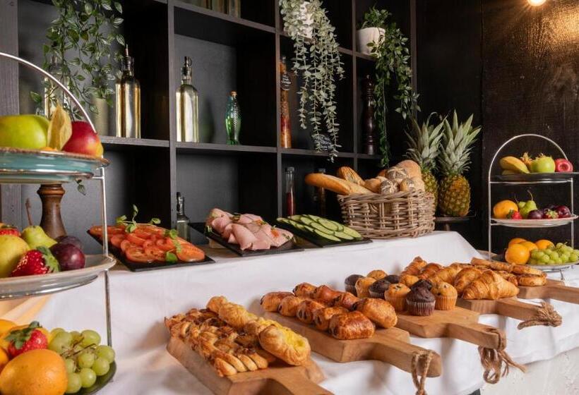 Отель Donnington Manor