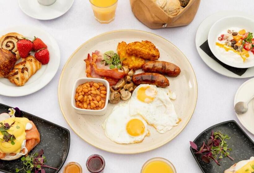 Отель Donnington Manor