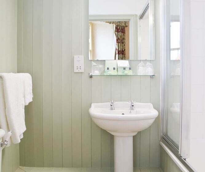 هتل Duke Of Cornwall