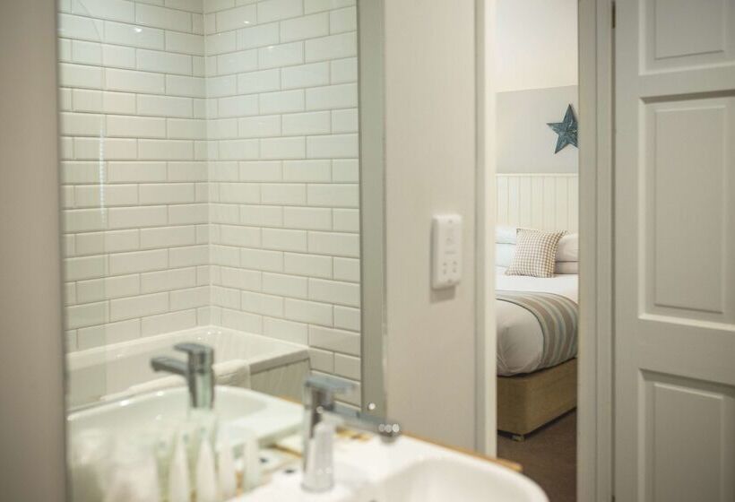 George Hotel, Bw Signature Collection