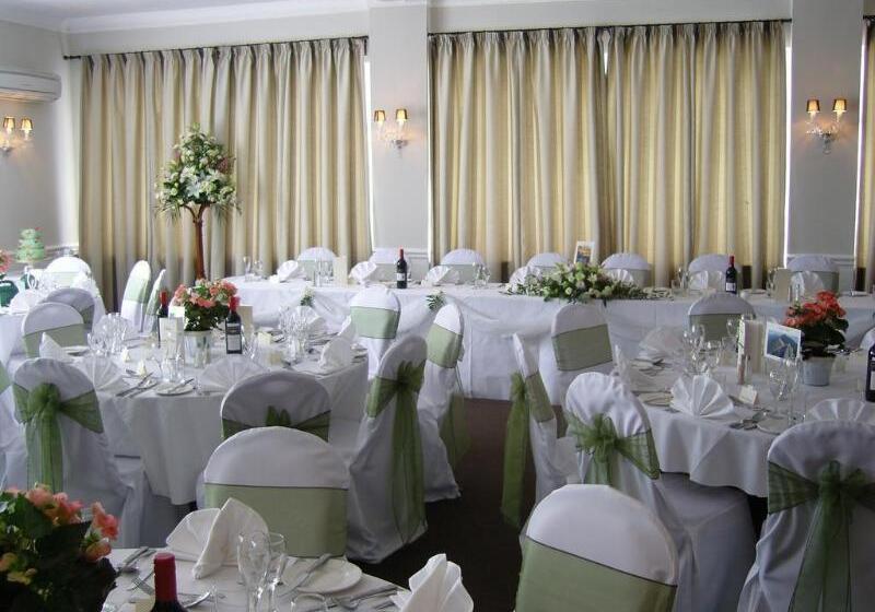 Отель Hollin House