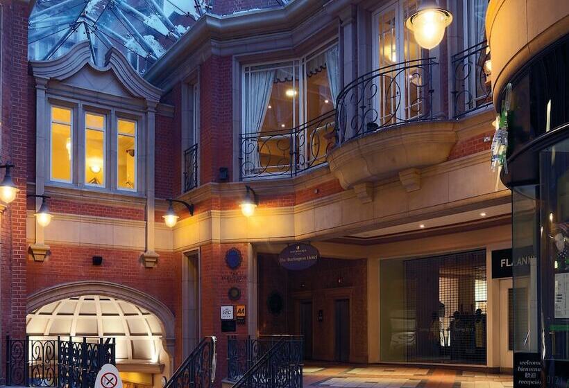 ホテル Macdonald Burlington