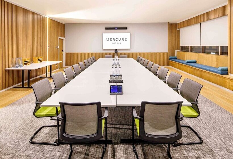 Отель Mercure Bedford Centre
