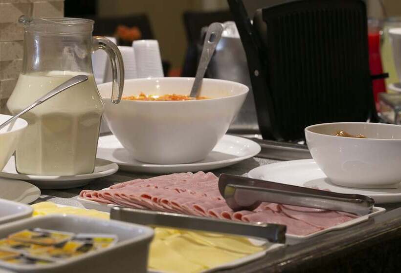 Roochelle Hotel By Nobile