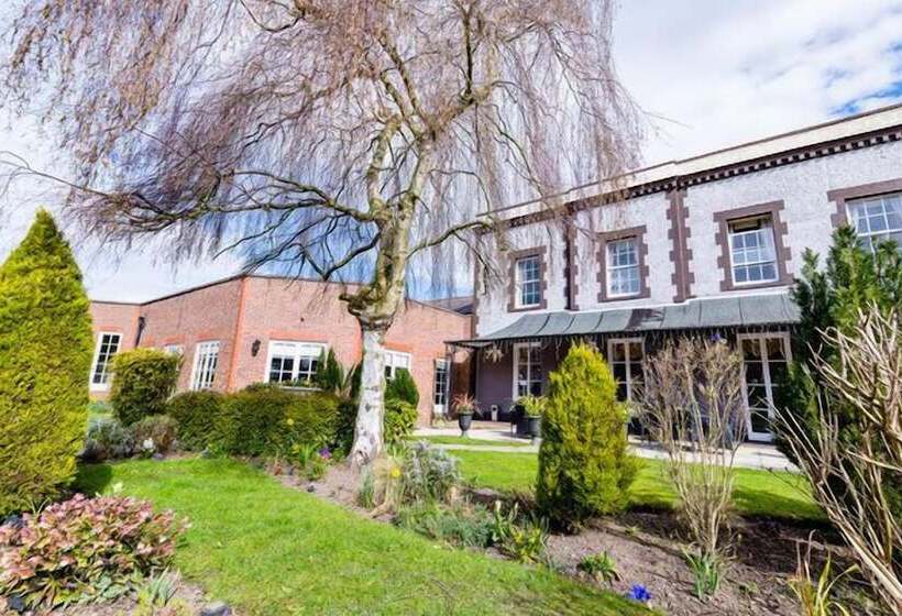 Отель Rossett Hall