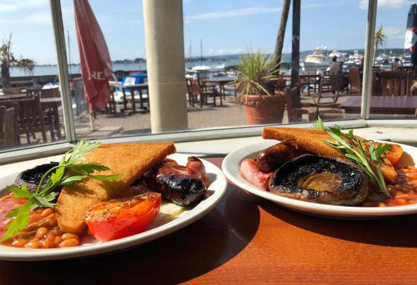 בית מלון כפרי Salterns Harbourside