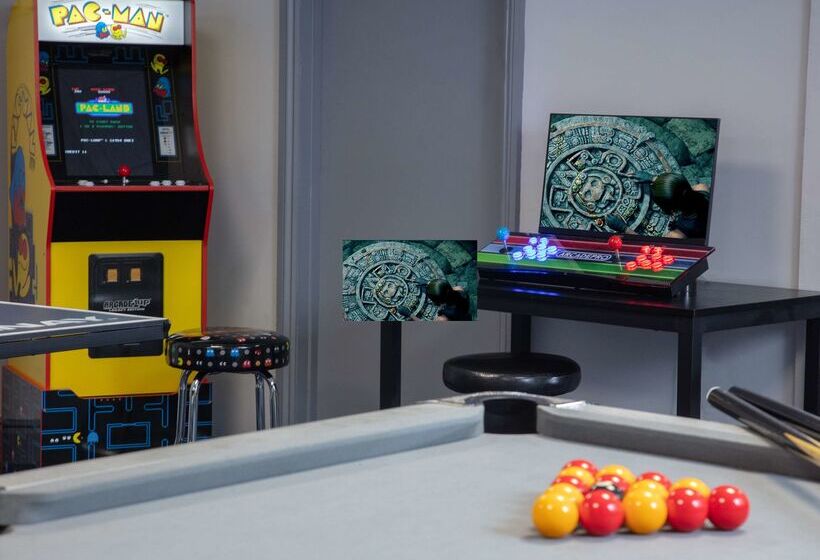 Отель Stratford Manor