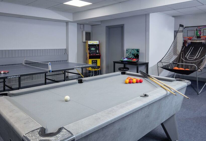 Отель Stratford Manor