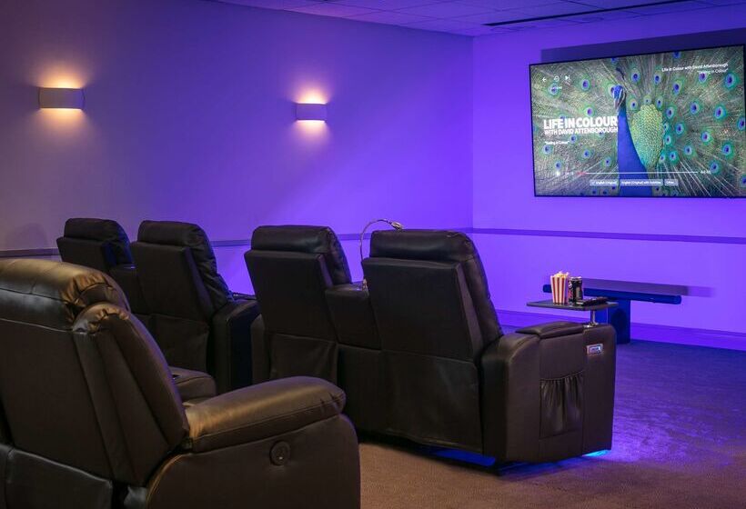 Отель Stratford Manor