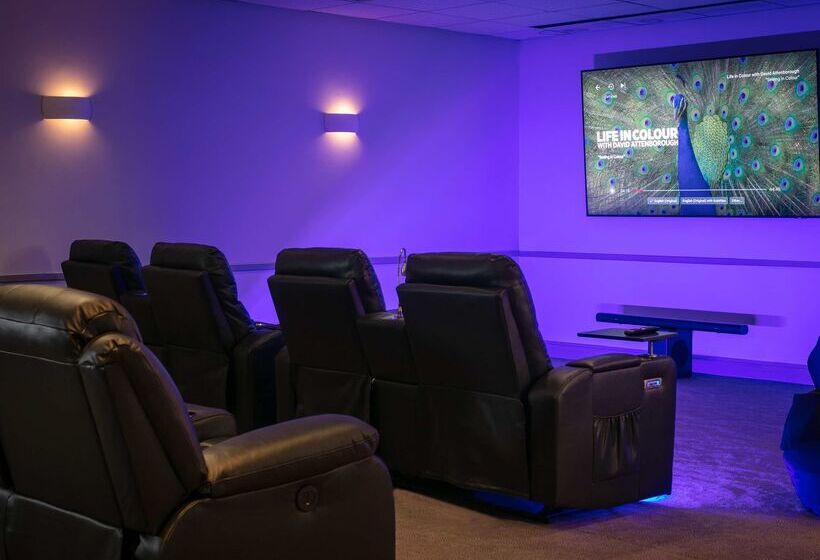 Отель Stratford Manor