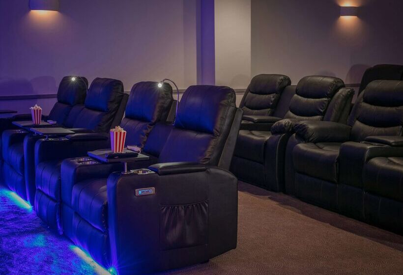 Отель Stratford Manor