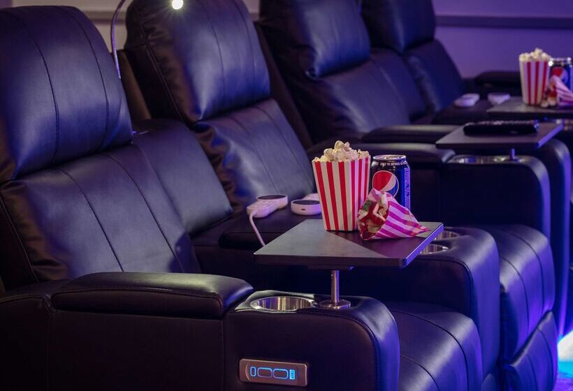 Отель Stratford Manor