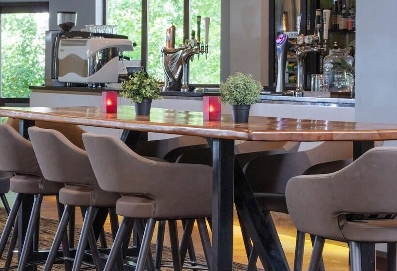 Отель Stratford Manor