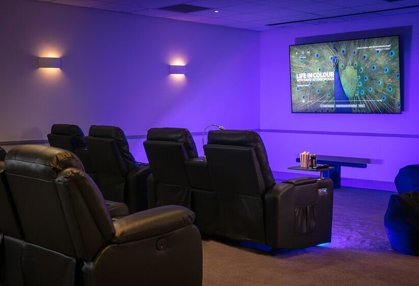 Отель Stratford Manor