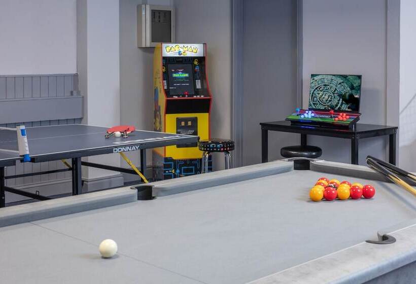 Отель Stratford Manor