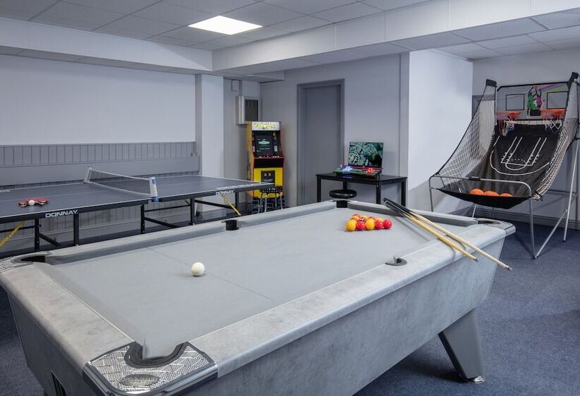 Отель Stratford Manor