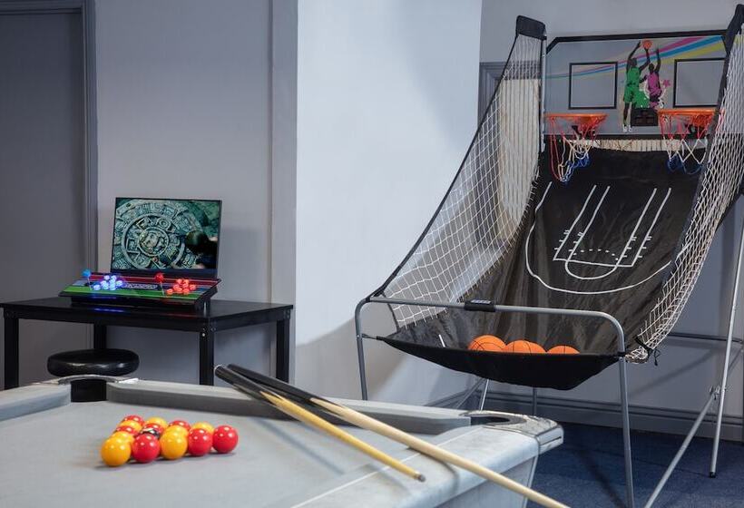 Отель Stratford Manor